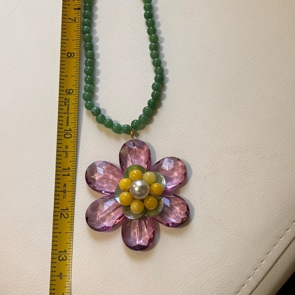 Vintage Lenora Dame acrylic and natural stone large flower pendant necklace - Picture 9 of 10